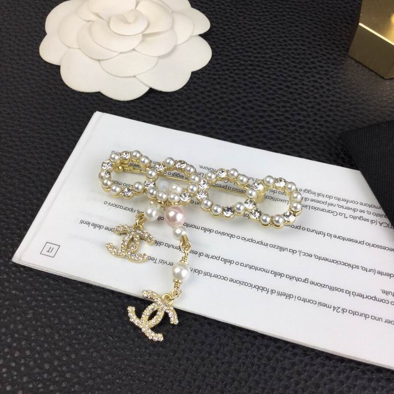 Chanel Brooch 352